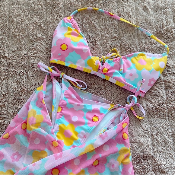 Floral Bikini+ Coverup Set - Picture 1 of 5